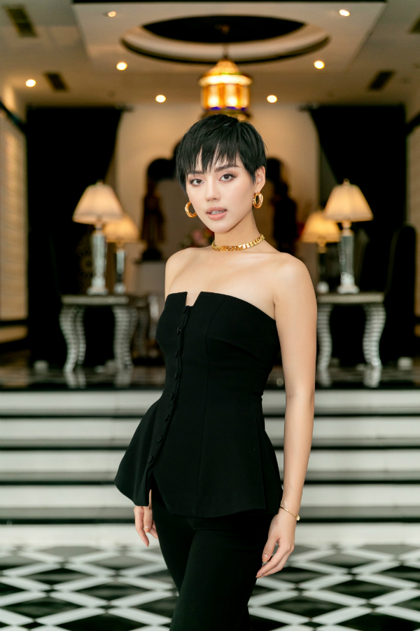  
Khánh Linh chọn làm vlog tên: Vietnam on trend – các xu hướng thời trang, làm đẹp của phái nữ.
