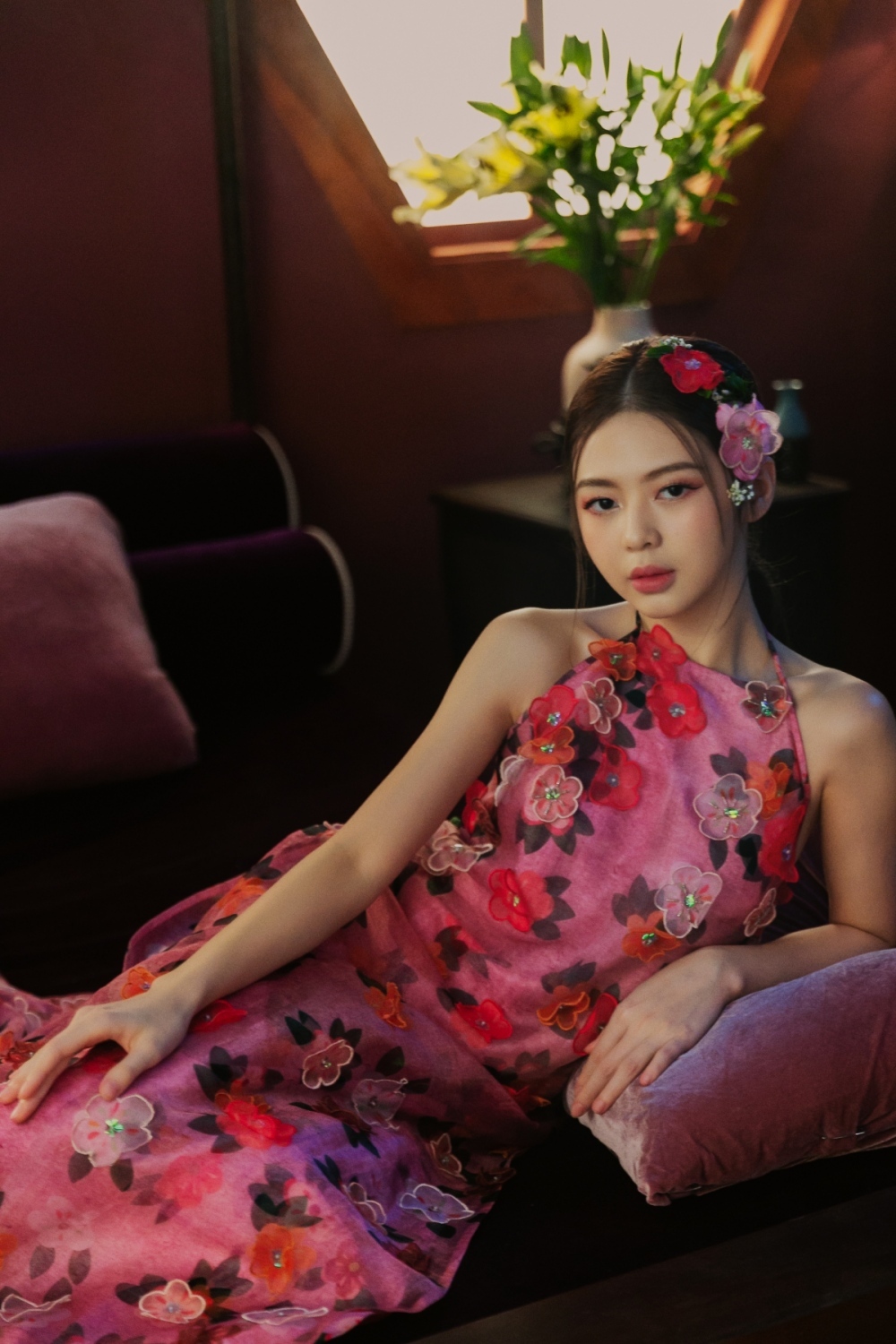 Liz Kim Cương thể hiện nỗi buồn của cô gái tự kỷ vì thất tình trong MV