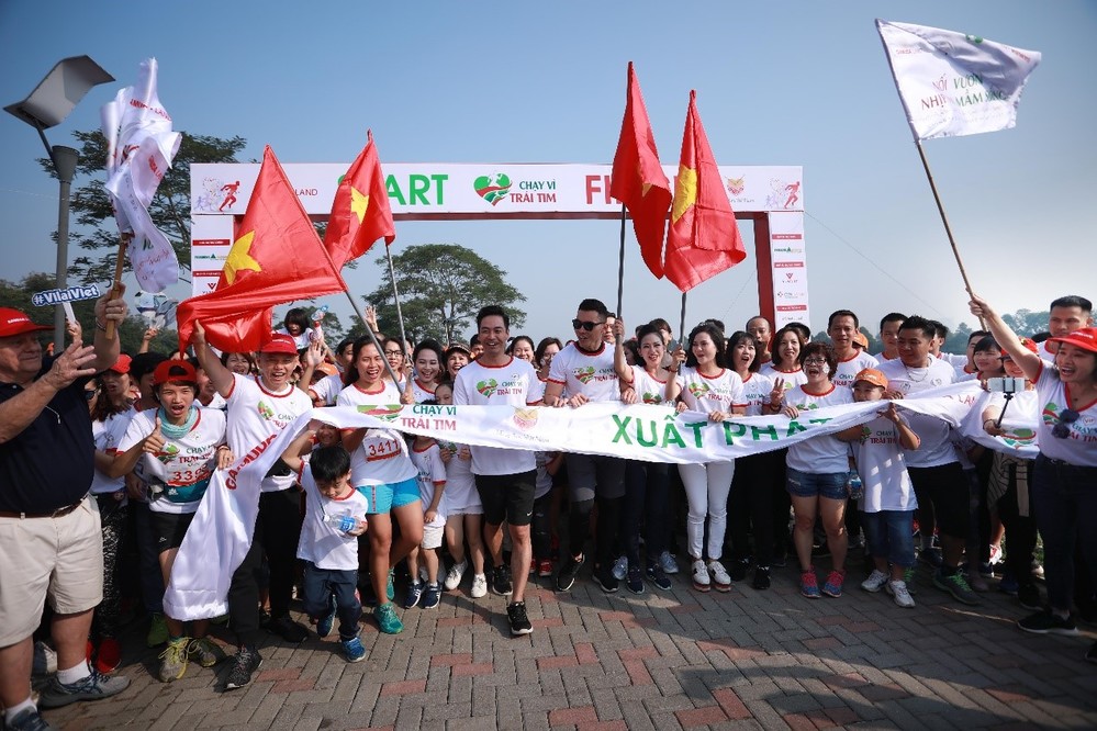  
 Sự kiện “Chạy Vì Trái Tim” diễn ra tại công viên Yên Sở, Hà Nội.