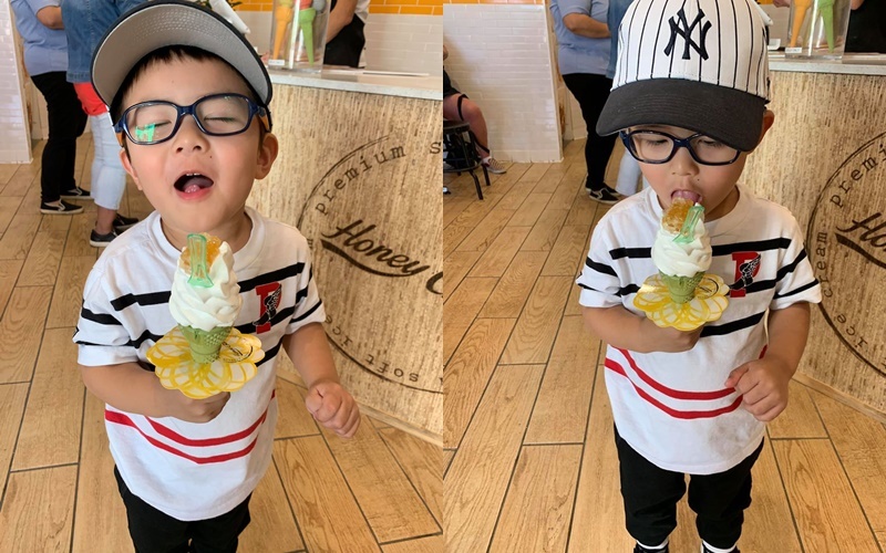  
Biểu cảm đáng yêu của cậu nhóc khi được cho ăn kem. (Ảnh: Facebook NV) - Tin sao Viet - Tin tuc sao Viet - Scandal sao Viet - Tin tuc cua Sao - Tin cua Sao