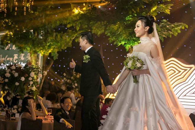 Những mỹ nhân Việt diện váy cưới đắt đỏ, kì công nhất trong lễ cưới
