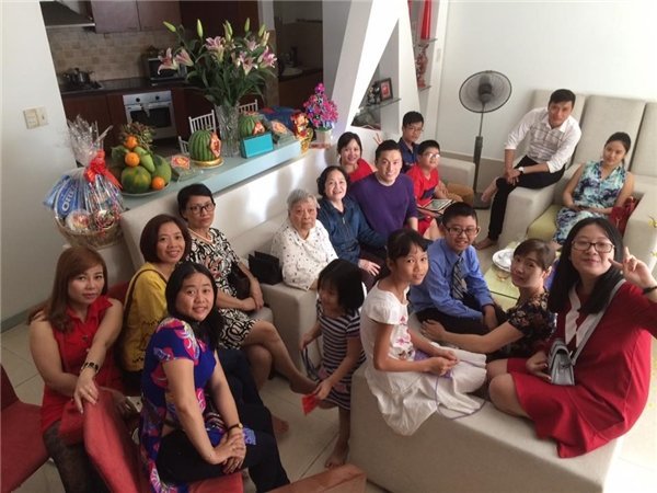  
Gia đình cực kỳ đông vui của ca sĩ Lam Trường. (Ảnh: FBCN) - Tin sao Viet - Tin tuc sao Viet - Scandal sao Viet - Tin tuc cua Sao - Tin cua Sao