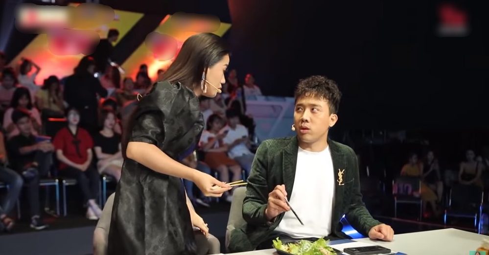 Sao Việt và sự cố hài hước sau sân khấu: Jun Phạm bảnh nhưng quá 