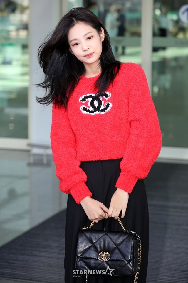 Jennie BLACKPINK gây bão khi diện áo len Chanel 50 triệu đồng đụng  hàng loạt sao thế giới  Tạp chí Đẹp