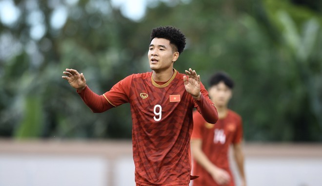  
Đức Chinh lập cú đúp, Việt Nam vươn lên dẫn 2-0.