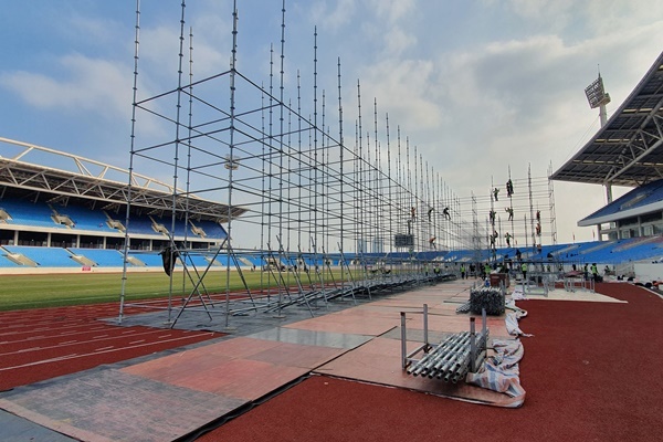  
Sân khấu AAA đã bắt đầu dựng sau trận đấu giữa tuyển Việt Nam và Thái Lan.