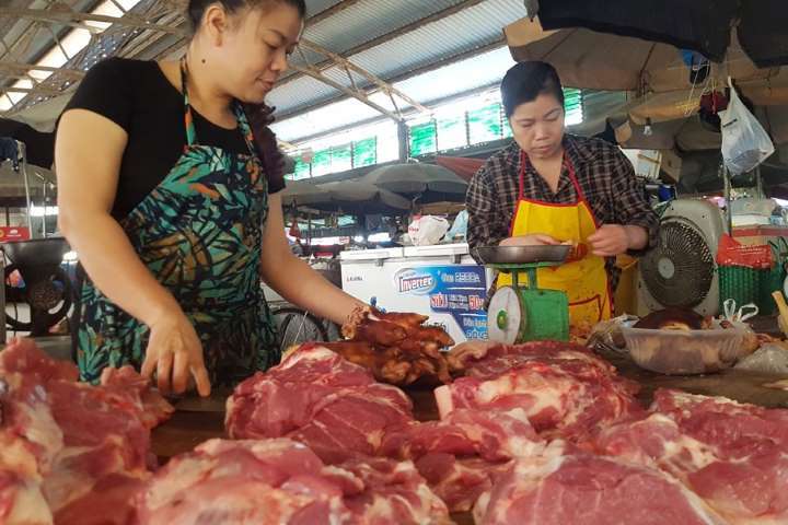  
Thịt lợn tăng giá khiến sức mua giảm, nhiều tiểu thương cũng gặp khó khăn trong việc tìm nguồn cung (Ảnh minh họa)