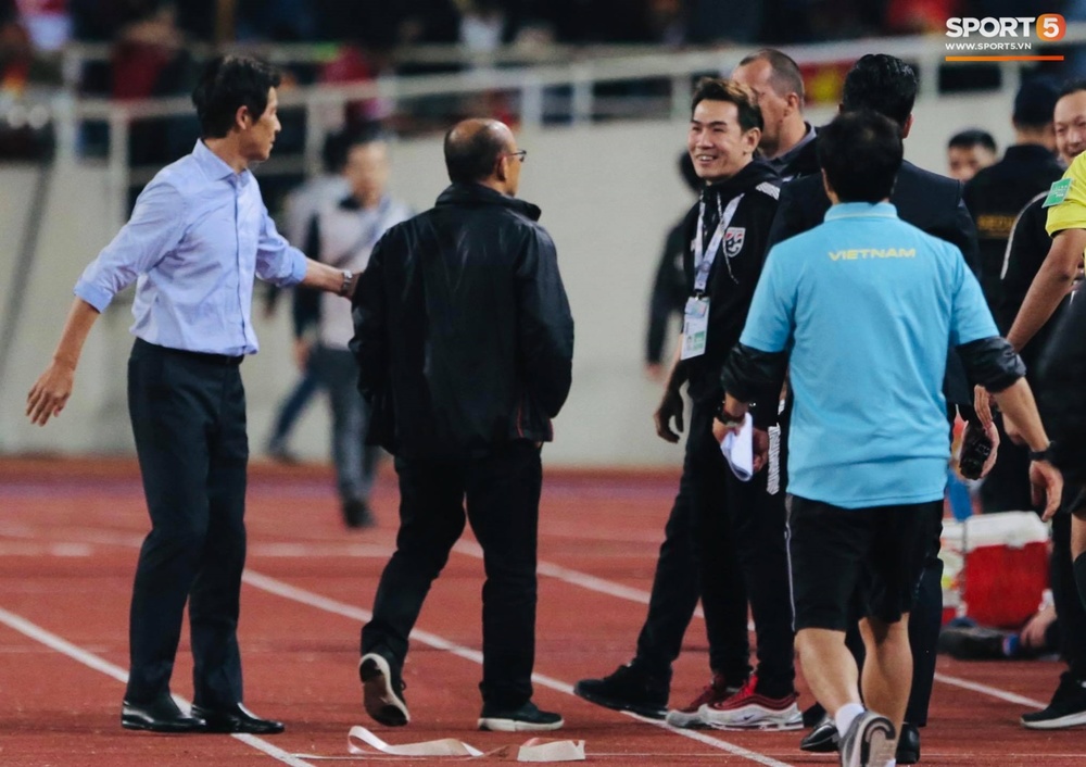  
HLV Park Hang Seo đã thực sự tức giận trước những hành động khiêu khích của trợ lý BHL Thái Lan. (Ảnh: Sport5).