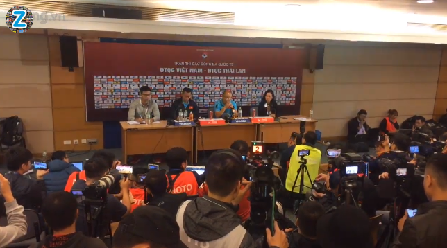  
Tại buổi họp báo, HLV Park Hang Seo không ngại nói thẳng về tình huống trợ lý Thái Lan khiêu khích đầy khiếm nhã trên sân. (Ảnh: Chụp màn hình).