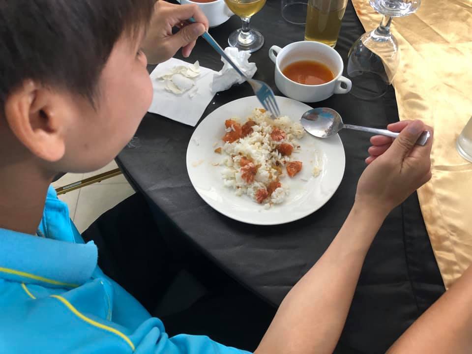  
Hình ảnh bữa ăn của tuyển nữ Việt Nam tại SEA Games 30.
