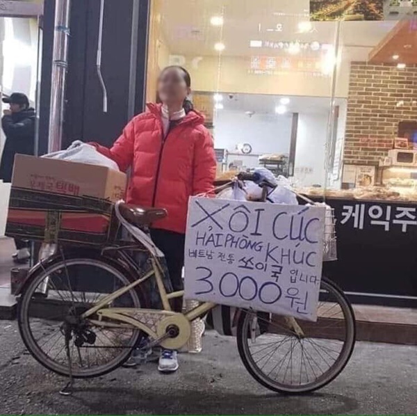  
Xe xôi cúc (khúc) xuất hiện trên đường phố Hàn Quốc. (Ảnh: tiin)