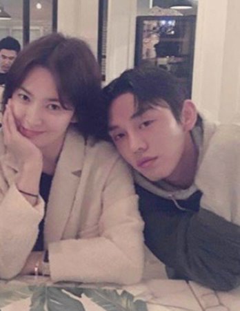  
Yoo Ah In là một trong số những người em, người bạn thân thiết hiếm hoi được Song Hye Kyo tin tưởng để chia sẻ nhiều chuyện trong cuộc sống. Ảnh: Instagram