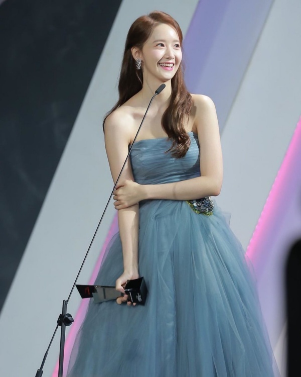  
Yoona nhận 2 giải thưởng lớn gồm Best Artist, Best Social Artist. 