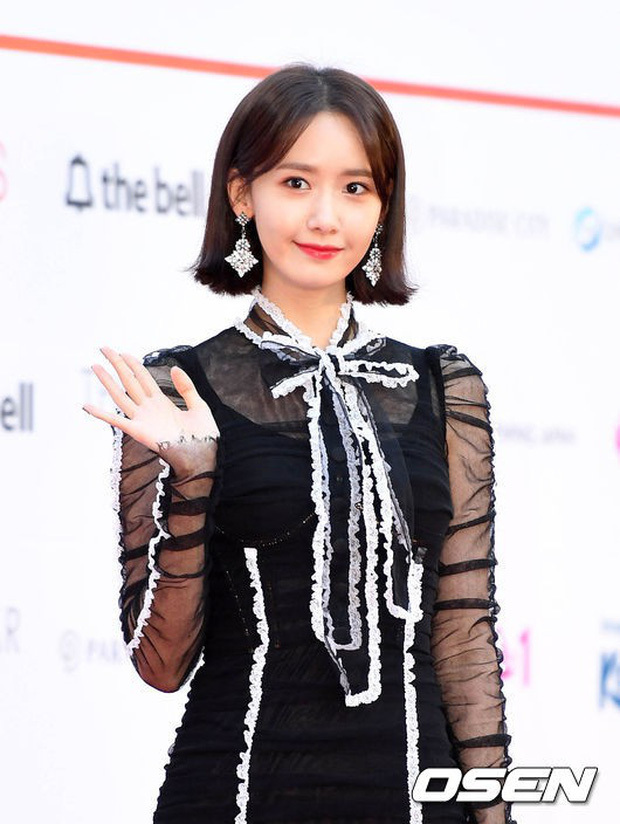  
Năm thứ 2 tham dự, YoonA chọn kiểu váy có phần ren hơi già dặn so với tuổi. (Ảnh: Osen)
