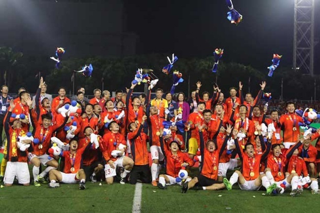  
U22 Việt Nam giành được huy chương vàng SEA Games sau rất nhiều năm chờ đợi. (Ảnh: Vietnamnet).