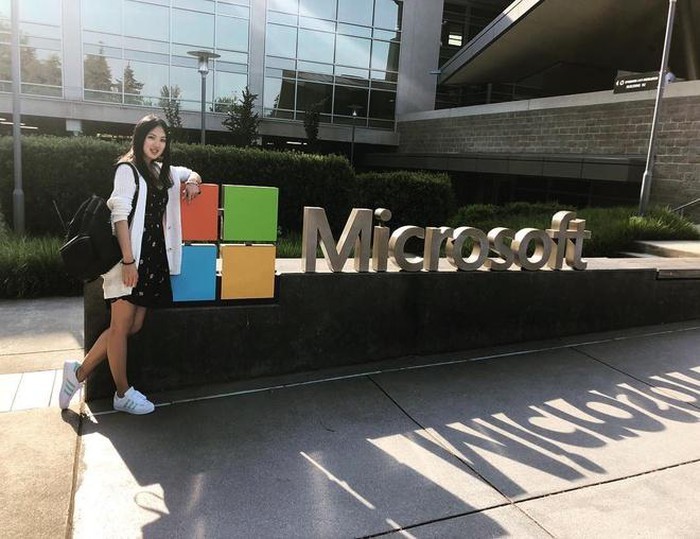  
Cô nàng 23 tuổi này từng được thực tập tại Microsoft.