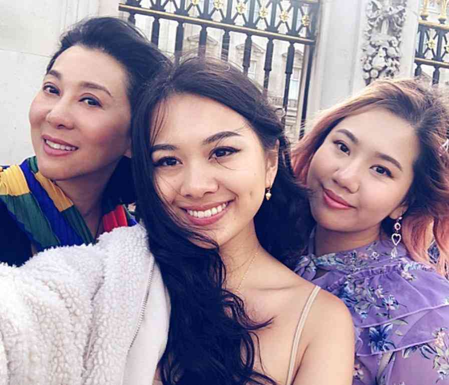  
Hình ảnh nữ MC Kỳ Duyên chụp cùng 2 cô con gái. (Ảnh: Instagram) - Tin sao Viet - Tin tuc sao Viet - Scandal sao Viet - Tin tuc cua Sao - Tin cua Sao