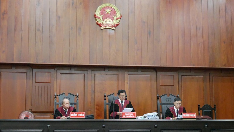  
Tòa án Nhân dân cấp cao tại TP.HCM đưa ra phán quyết cuối cùng trong vụ ly hôn nghìn tỉ của vợ chồng ông Đặng lê Nguyên Vũ (Ảnh: Vietnam Daily)