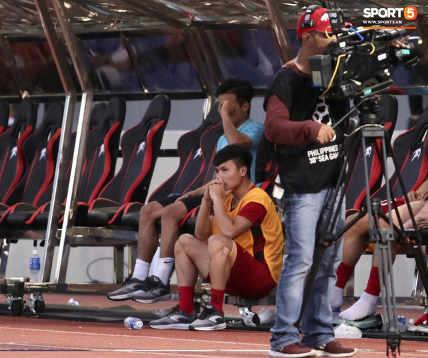  
Quang Hải sẽ khó mà hồi phục sớm để tham gia các trận đấu sắp tới tại SEA Games 30. (Ảnh: Sport5).