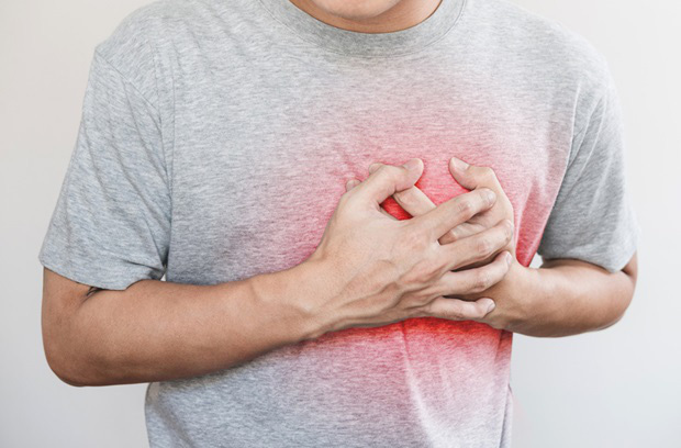  
Những người đàn ông thường xuyên ăn đêm có nguy cơ bị bệnh tim mạch vành. (Ảnh minh họa).