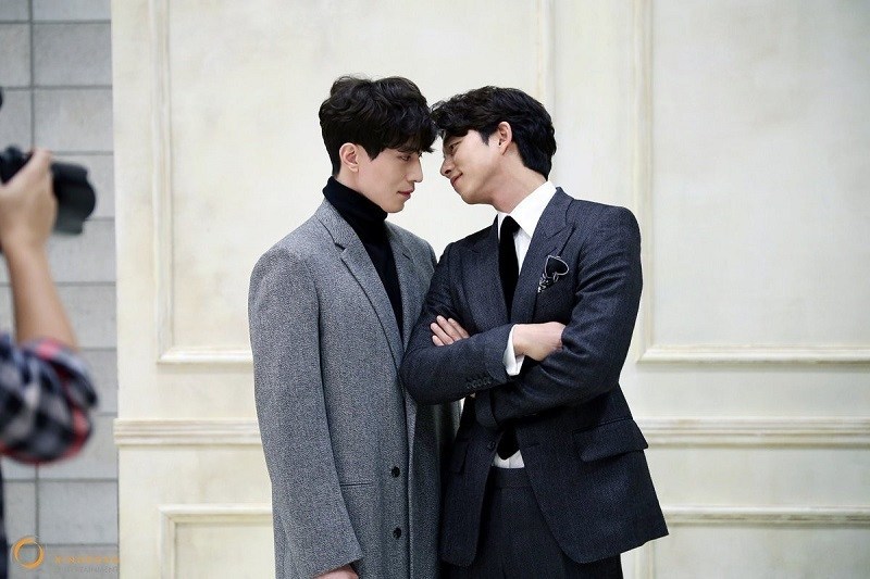  
Gong Yoo và Lee Dong Wook là 2 anh chàng độc thân quyến rũ nhất màn ảnh Hàn.