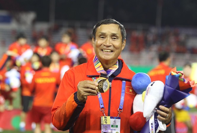  
Cùng với ông Park, HLV Mai Đức Chung có công rất lớn với bóng đá nữ Việt Nam.