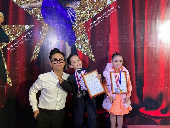 Con trai Khánh Thi đoạt ngay 2 huy chương trong lần đầu thi dancesport - Tin sao Viet - Tin tuc sao Viet - Scandal sao Viet - Tin tuc cua Sao - Tin cua Sao