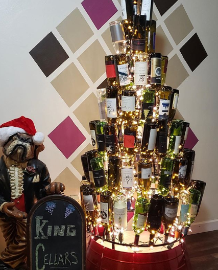 Đón Giáng sinh bằng cây thông làm từ... vỏ chai bia