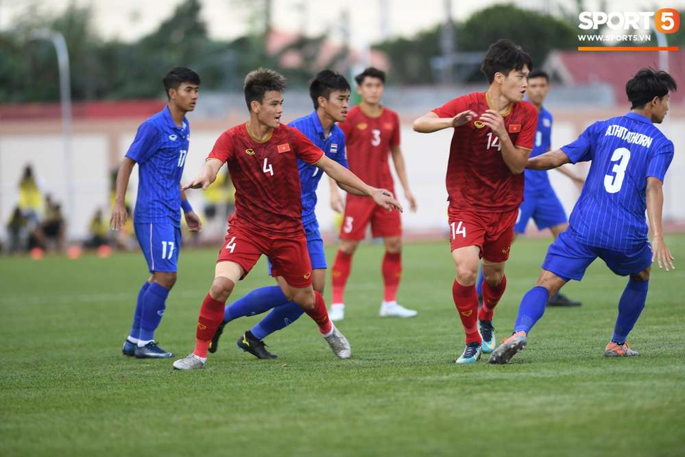  
U22 Việt Nam để lọt lưới 2 bàn khó hiểu ngay từ đầu trận. (Ảnh: Sport5).