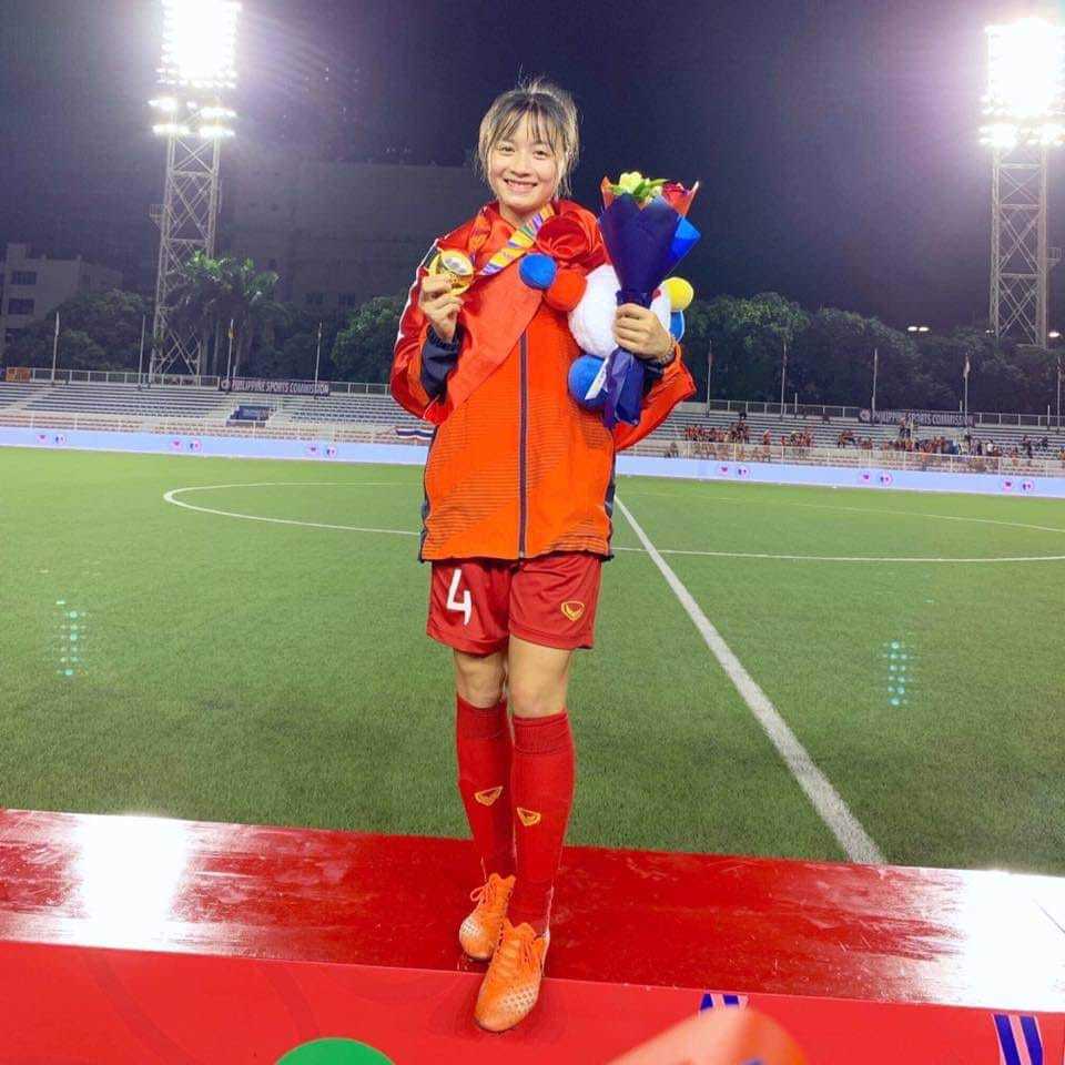  
Hoàng Thị Loan trở thành cô gái được săn đón nhiều nhất hậu SEA Games. (Ảnh: FBNV).