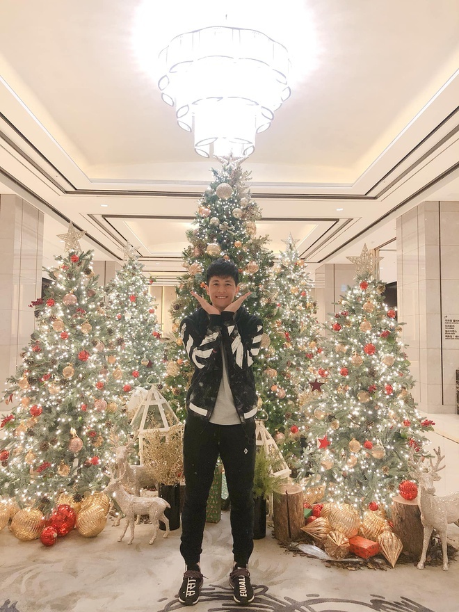  
Trung vệ Trần Đình Trọng đăng tải bức ảnh cùng lời chúc Giáng sinh tới người hâm mộ (Ảnh: FBNV)