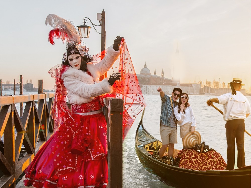  
Hòa mình vào lễ hội Carnival sôi động hay du ngoạn Venice trên chiếc thuyền mộc Gondola.