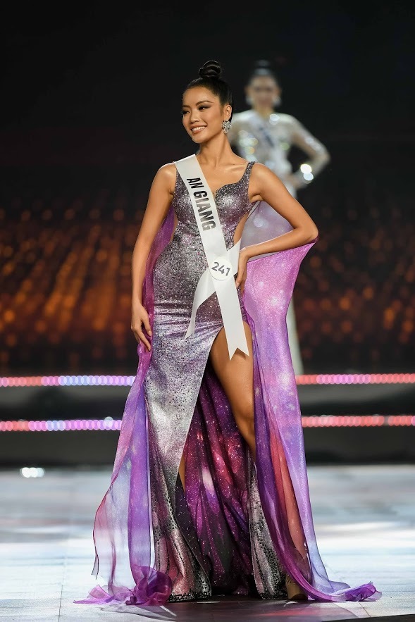 Những chiếc đầm dạ hội đẹp nhất trong Bán kết Hoa hậu Hoàn vũ Việt Nam