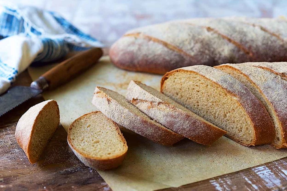  
Nhiều nhà sản xuất đã trộn bột bánh mì trắng thông thường nhiều hơn bột mì nguyên chất để làm tăng hương vị sản phẩm.