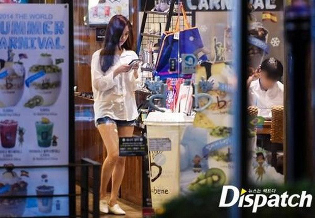  
Dispatch cũng từng "theo đuổi" Seohyun nhưng bỏ cuộc vì cô không hẹn hò mà chỉ đi uống cafe, đọc sách. (Ảnh: Dispatch)