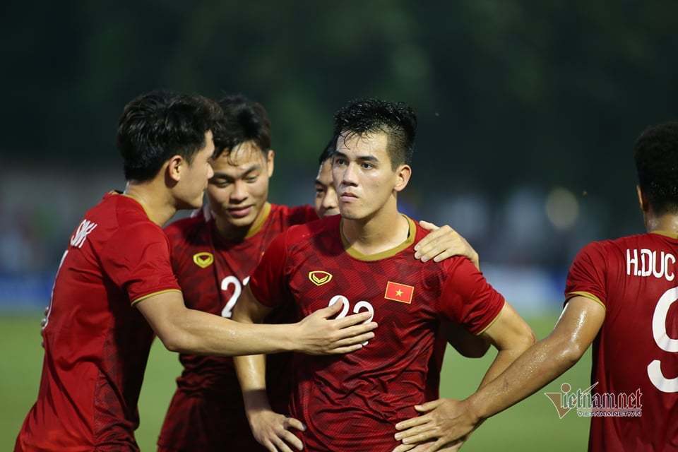  
Các cầu thủ áo đỏ thành công ghi được 2 bàn thắng sau 90 phút thi đấu với U22 Thái Lan (Ảnh: Vietnamnet)