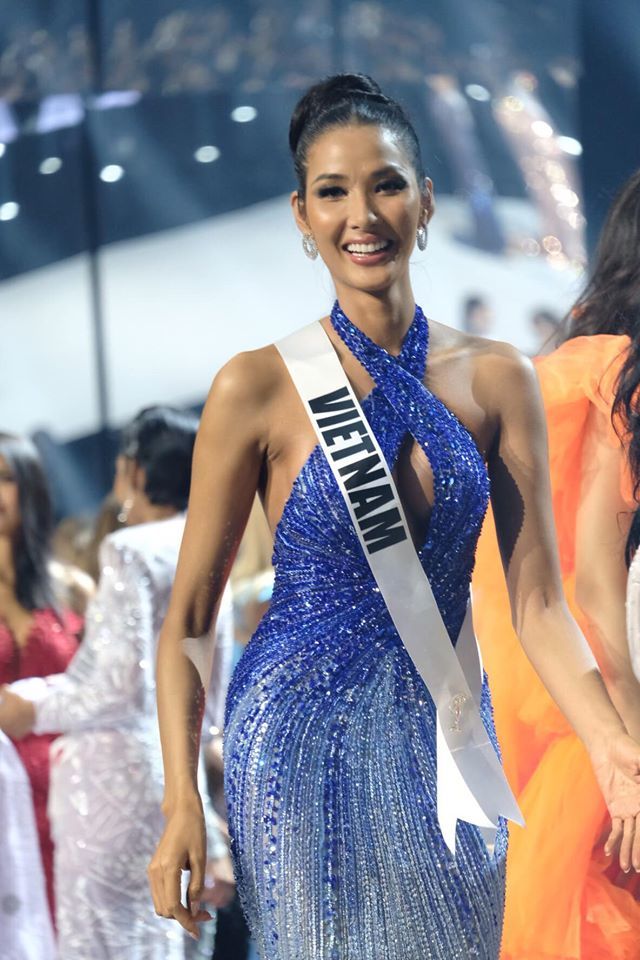  
Hoàng Thùy trong chung kết Hoa hậu Hoàn vũ Thế giới. 