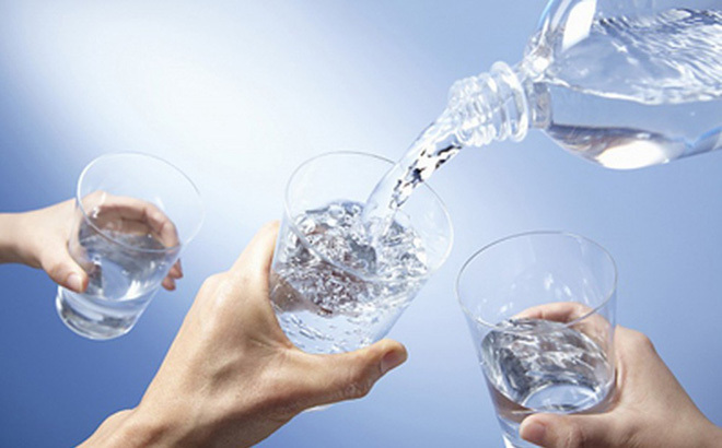  
Nước đóng vai trò quan trọng trong hoạt động của cơ thể người.