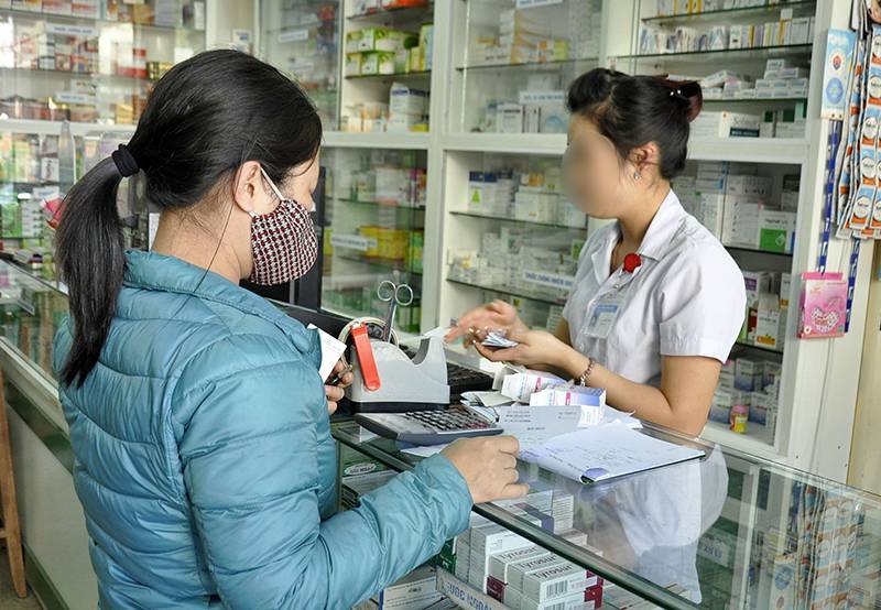  
Tình trạng bán thuốc kháng sinh tràn lan tại Việt Nam gây ra kháng kháng sinh.