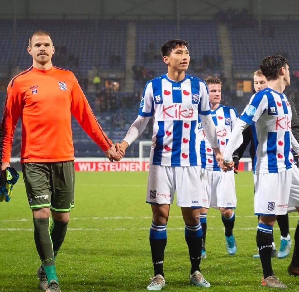  
Văn Hậu đã có mà chào sân tại SC Heerenveen. (Ảnh: SC Heerenveen).