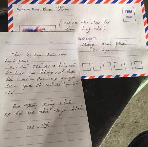  
Bức thư cùng chiếc phong bì mừng cưới có 1 - 0 - 2 của nam thanh niên (Ảnh: Facebook)