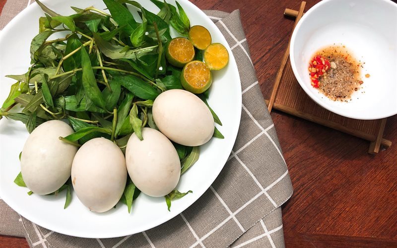  
Hột vịt lộn, trứng cút lộn là món ăn Đông Á được nhiều người yêu thích
