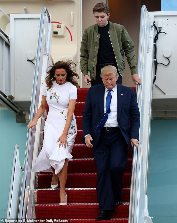  
Barron Trump xuất hiện cùng cha mẹ của mình vào ngày 17/1 vừa qua.
