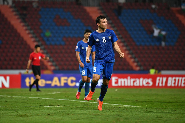  
Các cầu thủ U23 Uzbekistan liên tục "dội bom" vào khung thành thủ môn U23 UAE
