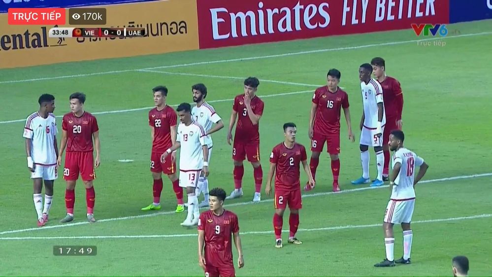  
Không khí căng thẳng trước quả đá phạt của cầu thủ UAE