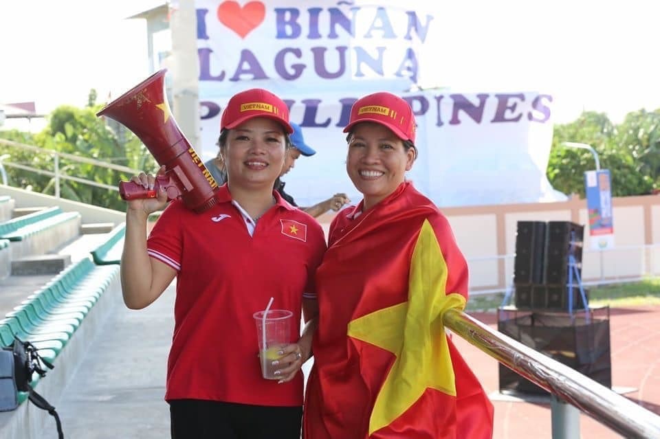 Chị Thúy là cổ động viên quen thuộc của đội tuyển Việt Nam