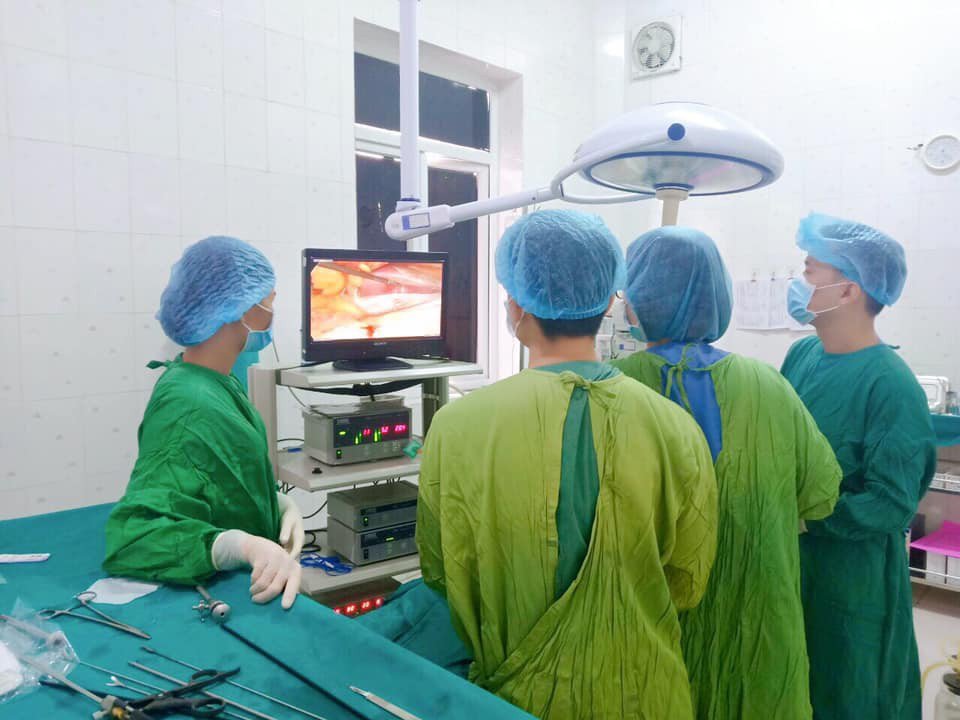  
Một nam bệnh nhân ở Bắc Giang bị thủng dạ dày vì lạm dụng thuốc giảm đau. (Ảnh: Bachmai)