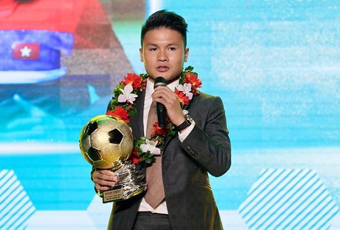  
Quang Hải là cầu thủ đạt được Quả Bóng Vàng năm 2018. (Ảnh: Pháp luật dân sinh).