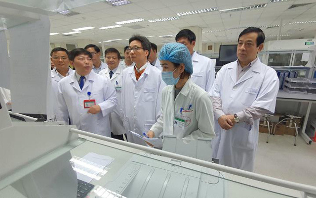  
Qua xét nghiệm, bệnh viện xác nhận được 2 cha con ông Li Ding đều bị mắc bệnh viêm phổi cấp mới (Ảnh: VOV)
