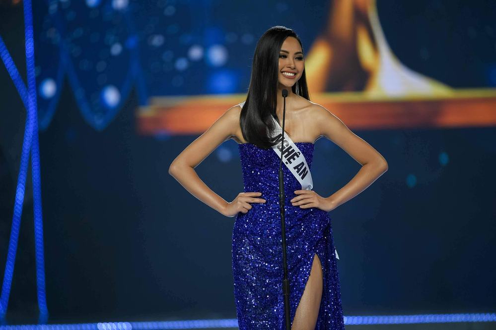  
Một Đào Hà tóc dài, xinh đẹp trong đêm chung kết Hoa hậu Hoàn vũ Việt Nam 2019.